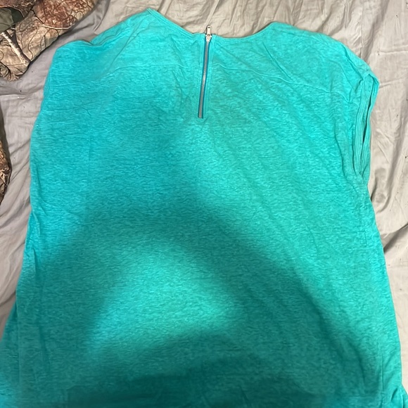 Green swoop neck tee - Picture 2 of 3
